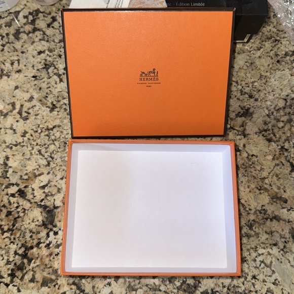 Hermes storage box - Picture 2 of 2